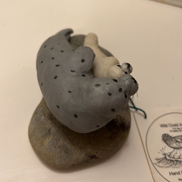 Vintage 90s Hand Sculpted Seal figurine made in Alaska - Picture 4 of 6